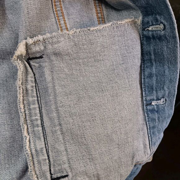 Levis Vintage Distressed Jean Jacket Mens Sz M Button Up Closure Harley Patch - Picture 12 of 12